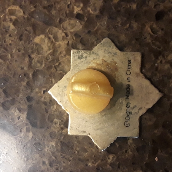 Serengeti Caravan Camp Disney Trading Pin - Picture 3 of 4